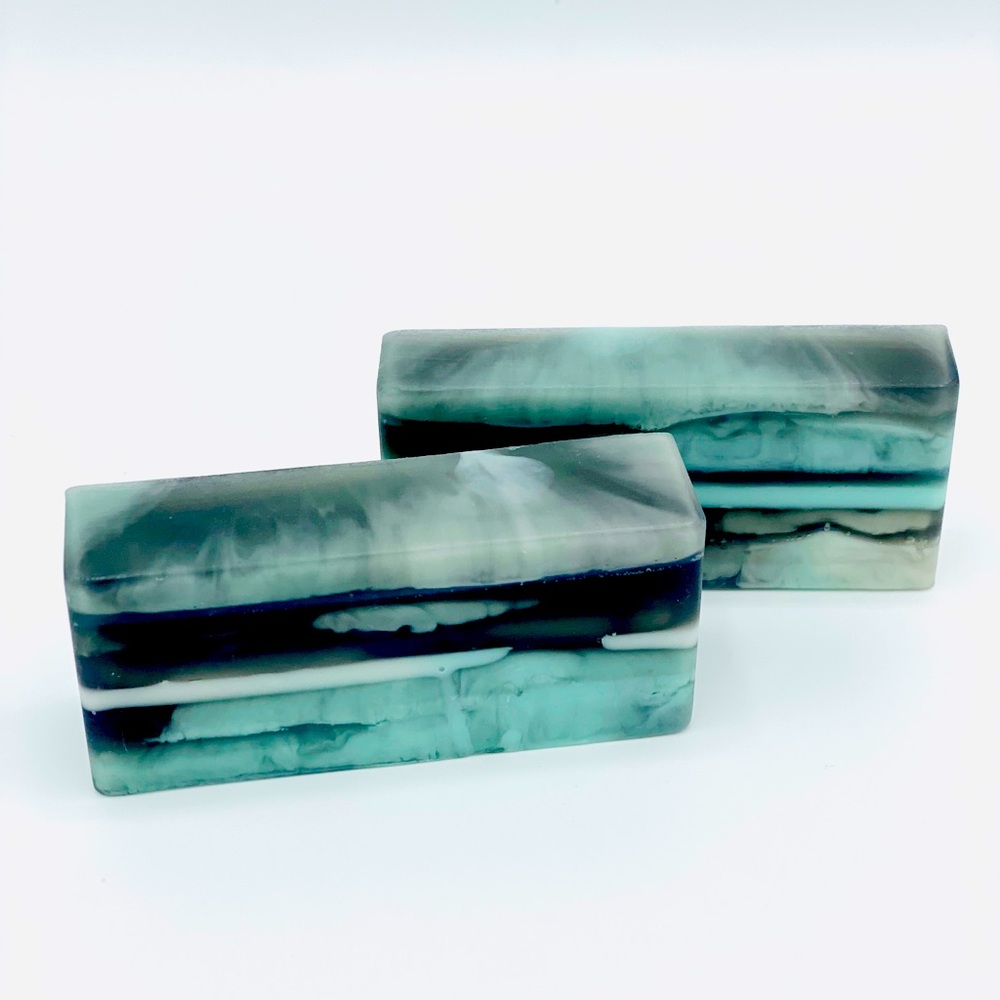 Stormy Seas soap is tropical and moisturizing🌺